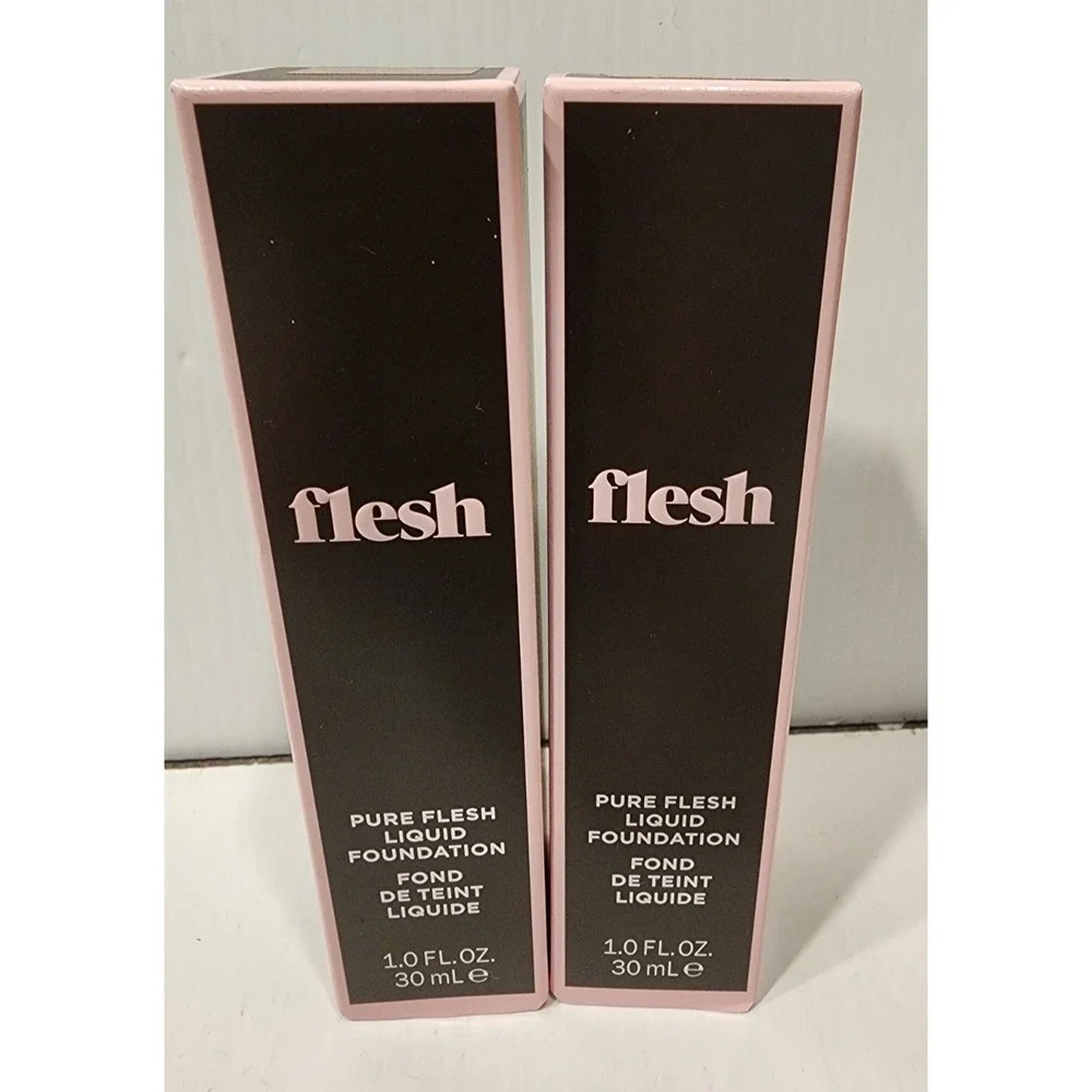 Revlon Flesh- Pure Flesh Liquid Foundation 16 Apple Strudel - Warm Yellow (2)